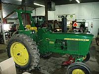 John Deere 2520